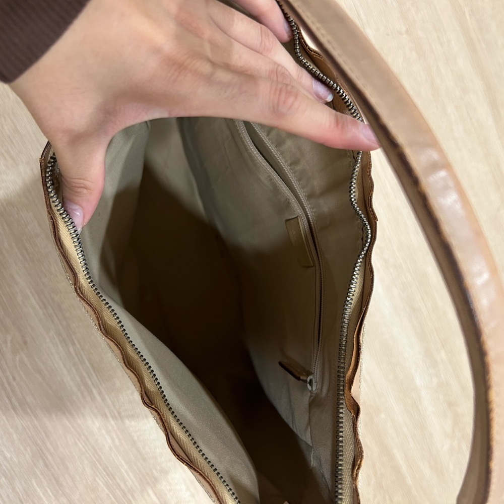 GUCCI MONOGRAM TOTE BAG - Picture 3 of 7